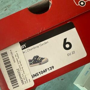 See kai run size 6 chambray sneakers